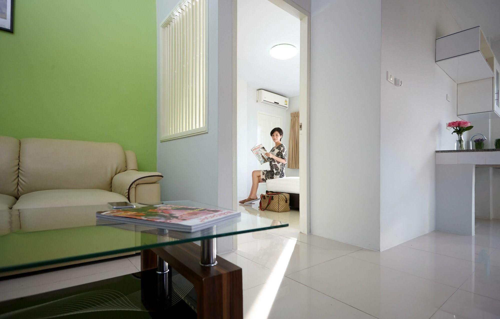 Praso Residence Bangkok Buitenkant foto